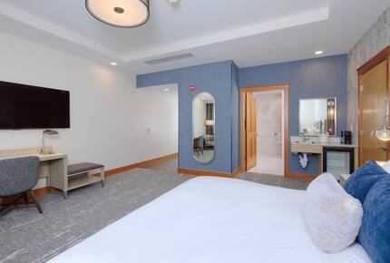 Summit Hotel Suite Ski-In/Ski-Out with Pool, Fitness, Spa - Big Sky, Montana