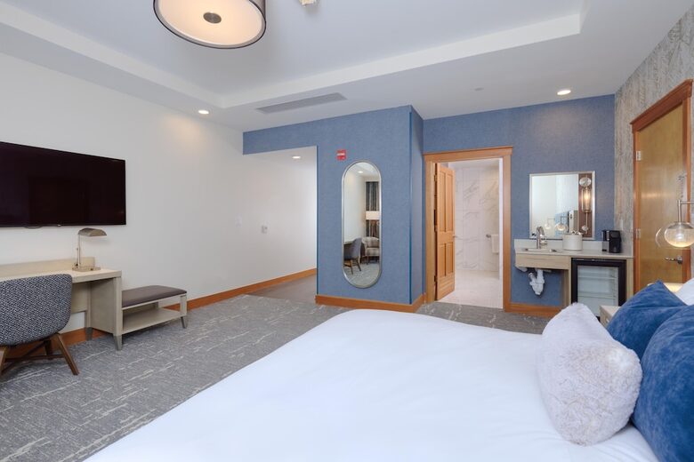 Summit Hotel Suite Ski-In/Ski-Out with Pool, Fitness, Spa - Big Sky, Montana