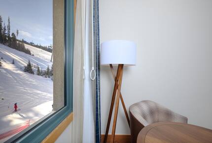 Summit Hotel Suite Ski-In/Ski-Out with Pool, Fitness, Spa - Big Sky, Montana