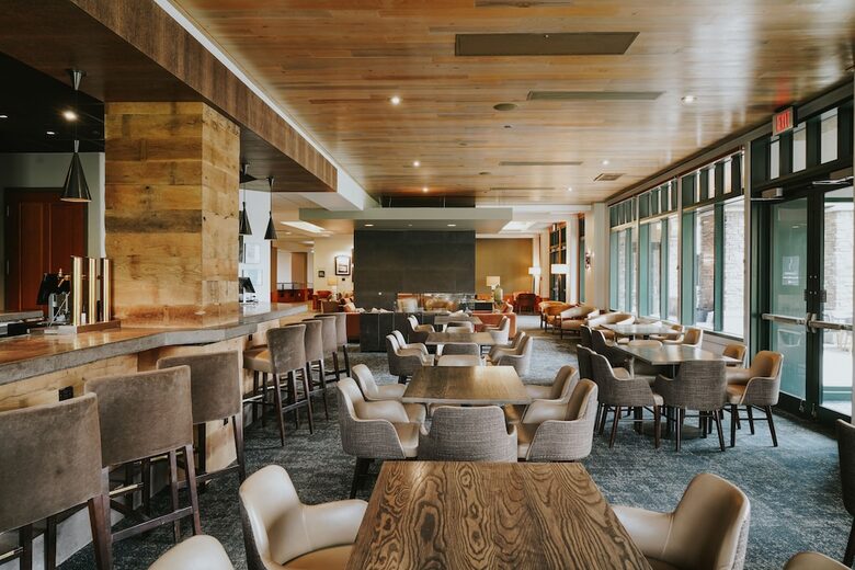 Summit Hotel Suite Ski-In/Ski-Out with Pool, Fitness, Spa - Big Sky, Montana