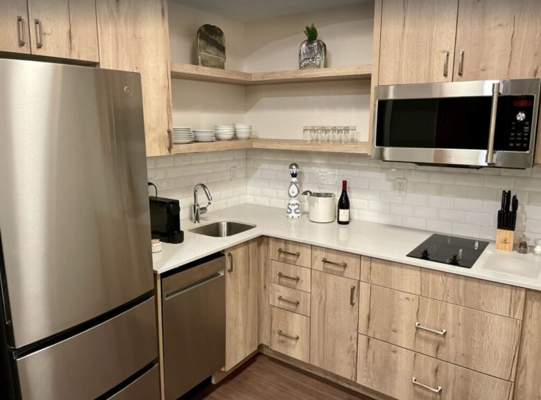 Summit Hotel Suite Ski-In/Ski-Out with Pool, Fitness, Spa - Big Sky, Montana