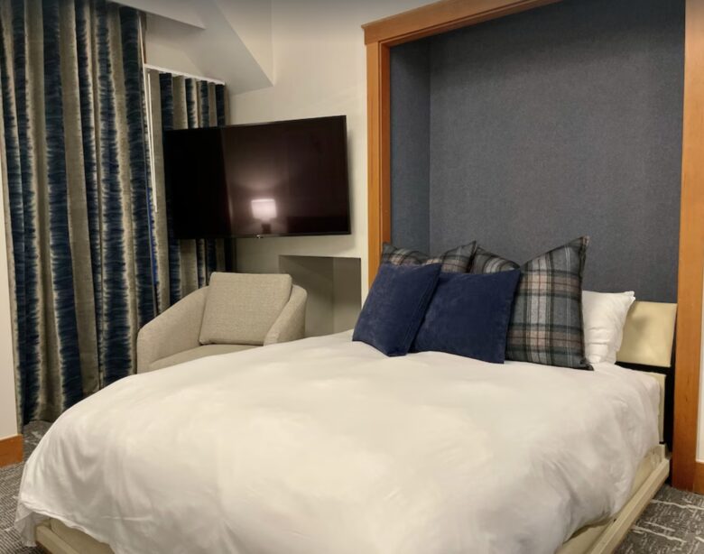 Summit Hotel Suite Ski-In/Ski-Out with Pool, Fitness, Spa - Big Sky, Montana