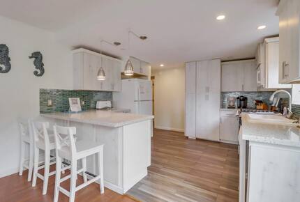 Mermaid's Cove Nestled Between Beach and Bay! - San Diego, California