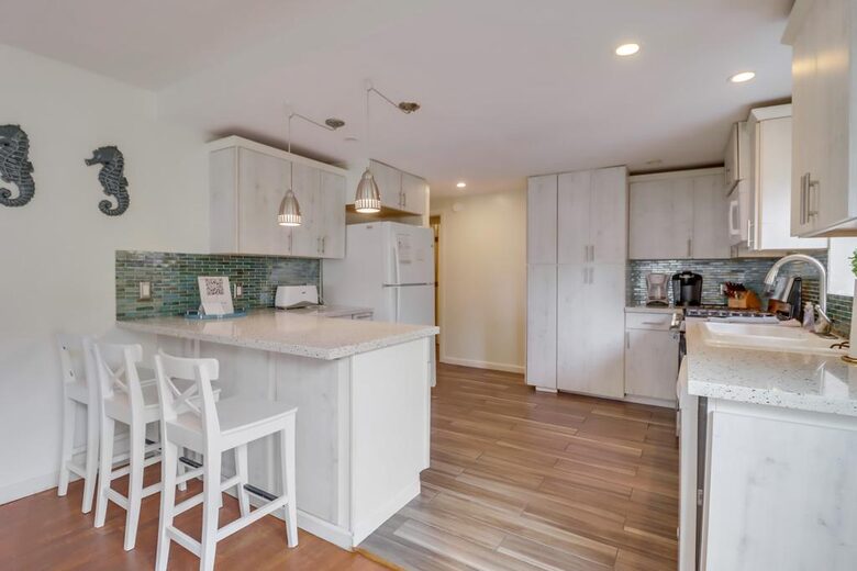 Mermaid's Cove Nestled Between Beach and Bay! - San Diego, California