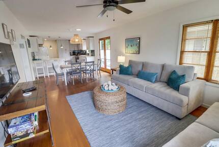 Mermaid's Cove Nestled Between Beach and Bay! - San Diego, California