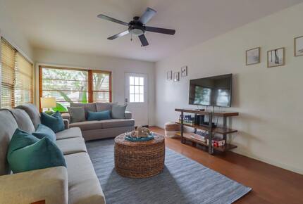 Mermaid's Cove Nestled Between Beach and Bay! - San Diego, California