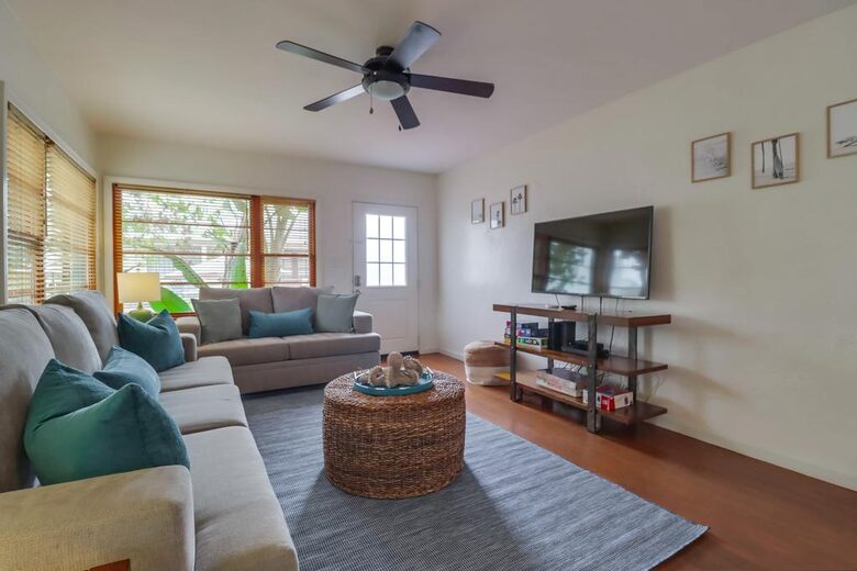 Mermaid's Cove Nestled Between Beach and Bay! - San Diego, California