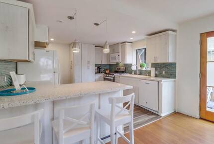 Mermaid's Cove Nestled Between Beach and Bay! - San Diego, California