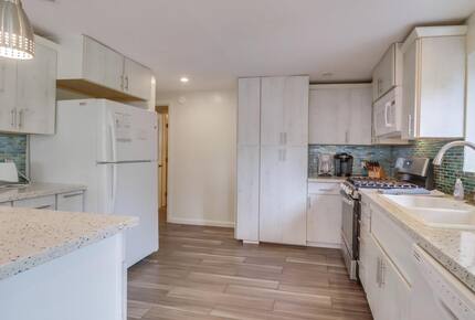 Mermaid's Cove Nestled Between Beach and Bay! - San Diego, California