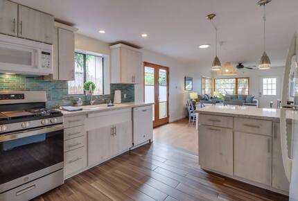 Mermaid's Cove Nestled Between Beach and Bay! - San Diego, California