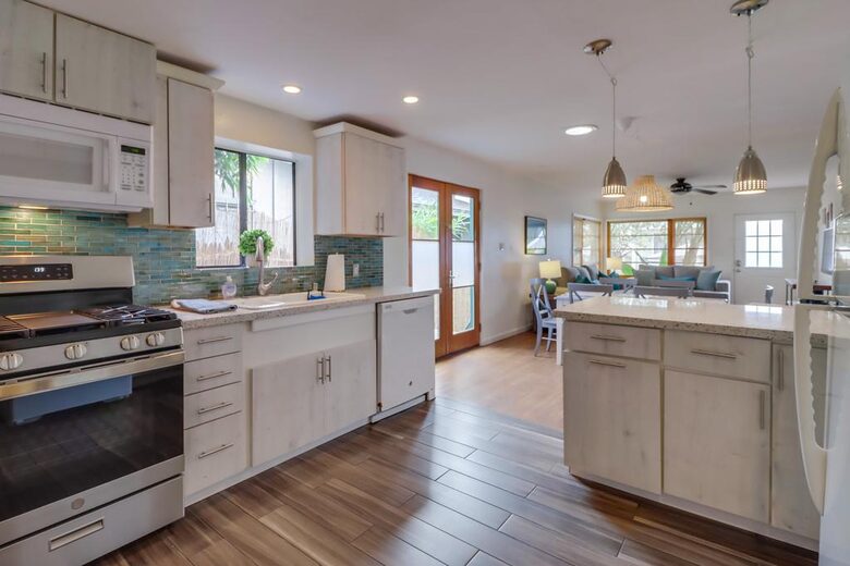 Mermaid's Cove Nestled Between Beach and Bay! - San Diego, California