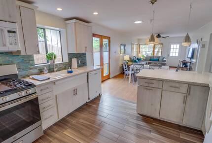 Mermaid's Cove Nestled Between Beach and Bay! - San Diego, California