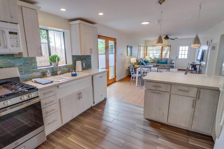 Mermaid's Cove Nestled Between Beach and Bay! - San Diego, California