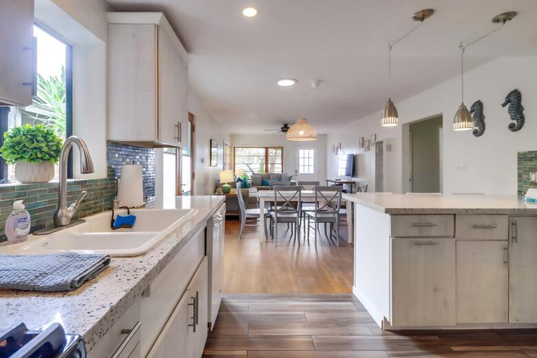 Mermaid's Cove Nestled Between Beach and Bay! - San Diego, California