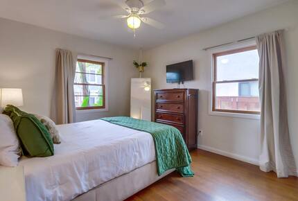 Mermaid's Cove Nestled Between Beach and Bay! - San Diego, California