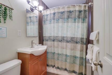 Mermaid's Cove Nestled Between Beach and Bay! - San Diego, California