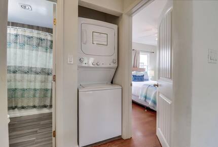 Mermaid's Cove Nestled Between Beach and Bay! - San Diego, California