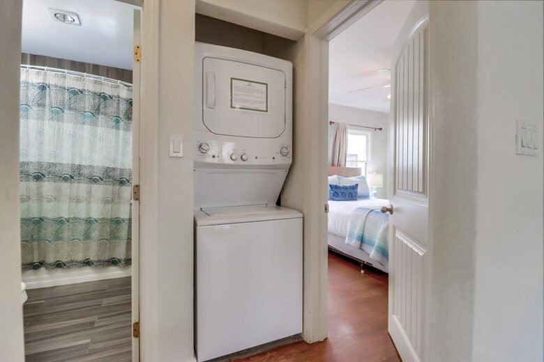 Mermaid's Cove Nestled Between Beach and Bay! - San Diego, California