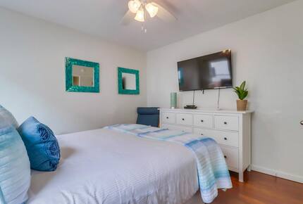 Mermaid's Cove Nestled Between Beach and Bay! - San Diego, California