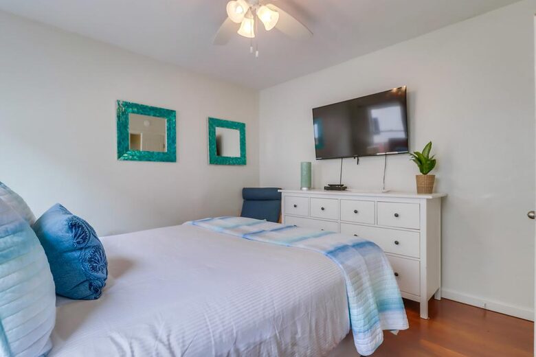 Mermaid's Cove Nestled Between Beach and Bay! - San Diego, California