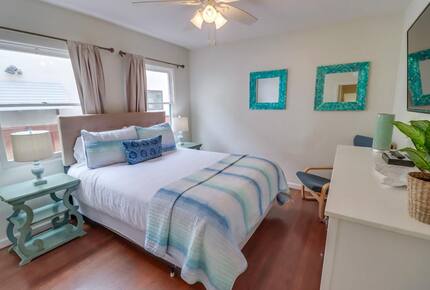 Mermaid's Cove Nestled Between Beach and Bay! - San Diego, California