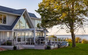 Peconic Bay Beach-Front Home - Hampton Bays, New York