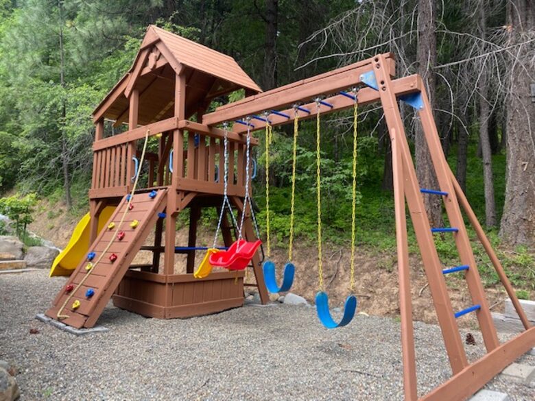 Family Friendly Cabin just 5 mins drive to Suncadia resort, 25 mins drive to Snoqualmie for skiing - Ronald, Washington