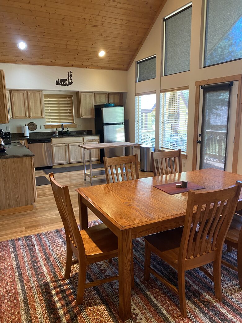 Family Friendly Cabin just 5 mins drive to Suncadia resort, 25 mins drive to Snoqualmie for skiing - Ronald, Washington