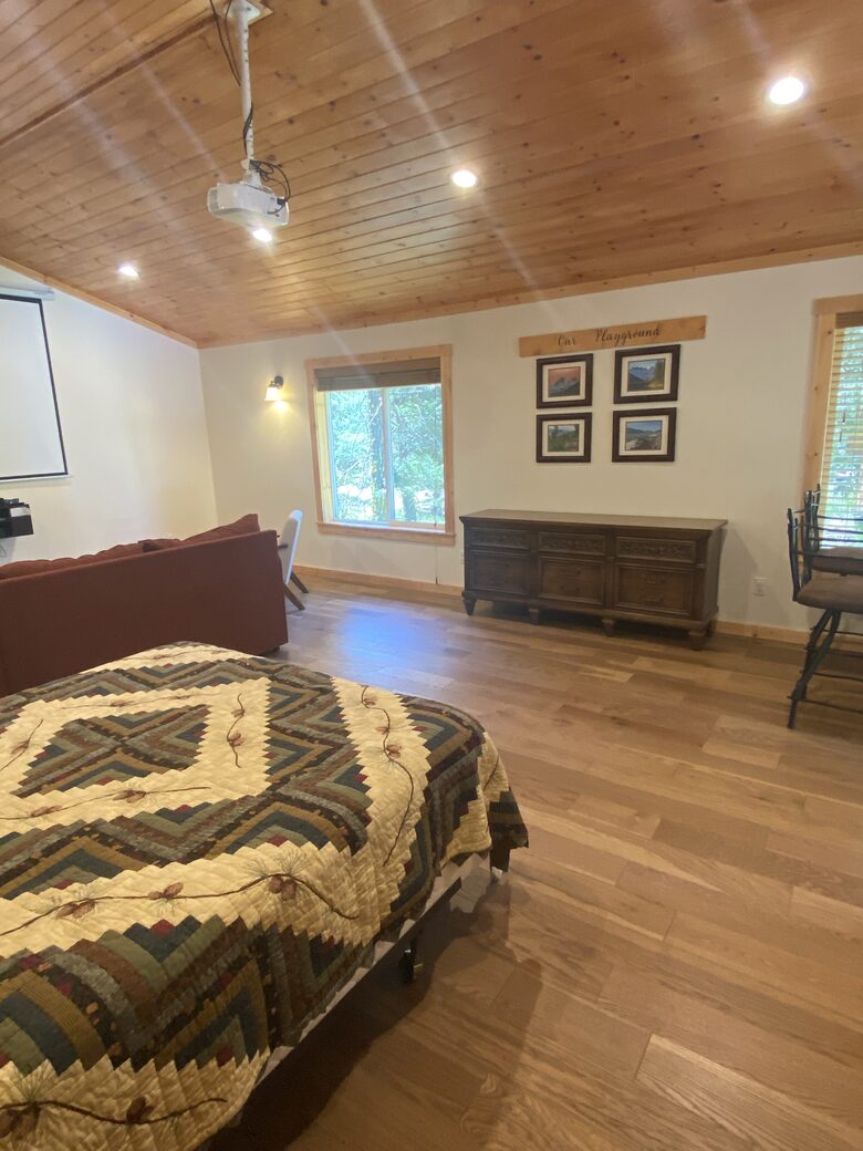 Family Friendly Cabin just 5 mins drive to Suncadia resort, 25 mins drive to Snoqualmie for skiing - Ronald, Washington