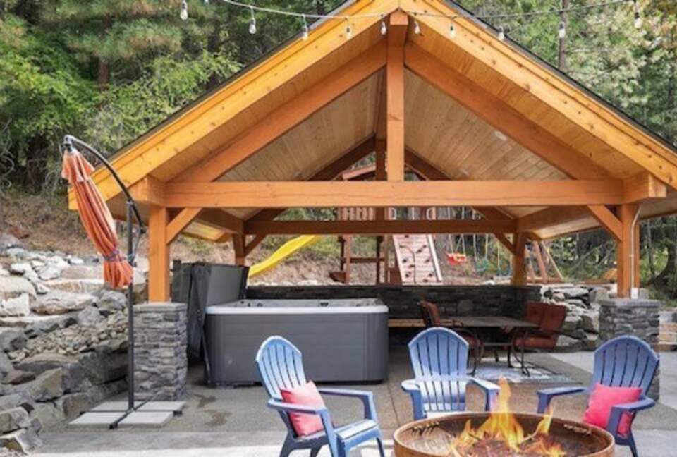 Family Friendly Cabin just 5 mins drive to Suncadia resort, 25 mins drive to Snoqualmie for skiing - Ronald, Washington