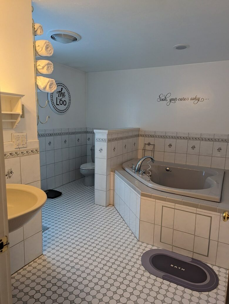 Charming Sandy Neck Beach House - Sandwich, Massachusetts