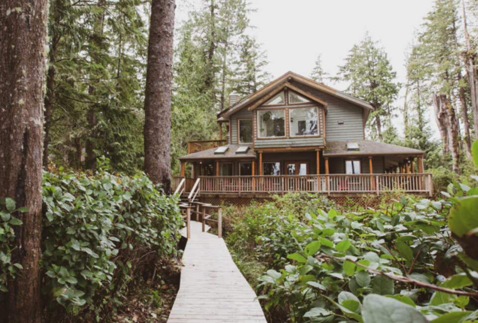 Rainforest Waterfront Gem on Jensen's Bay - Tofino, Canada