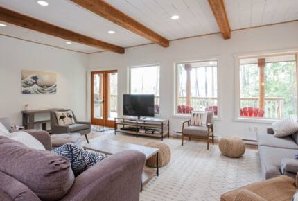 Rainforest Waterfront Gem on Jensen's Bay - Tofino, Canada