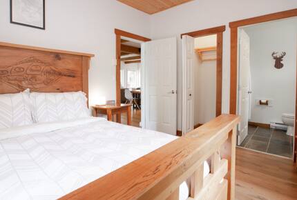 Rainforest Waterfront Gem on Jensen's Bay - Tofino, Canada