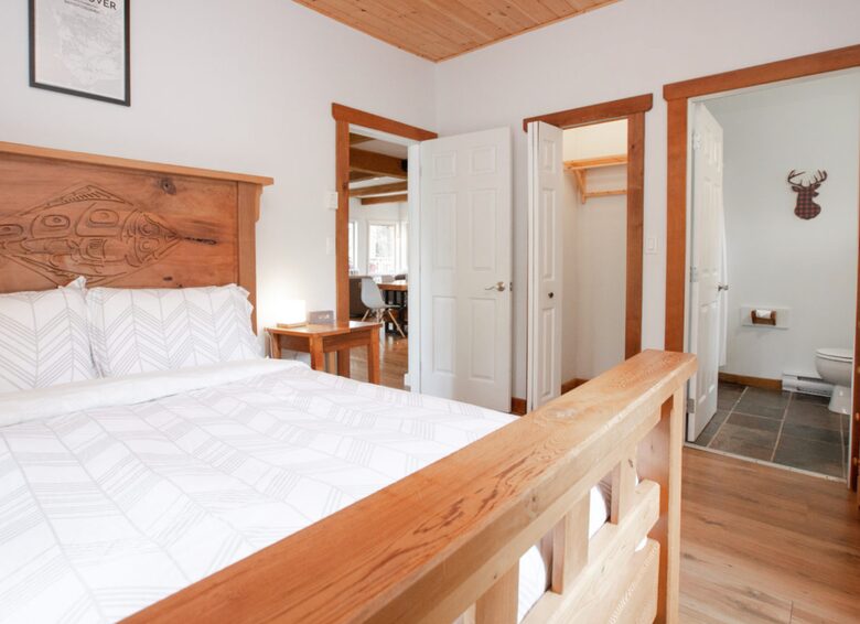 Rainforest Waterfront Gem on Jensen's Bay - Tofino, Canada