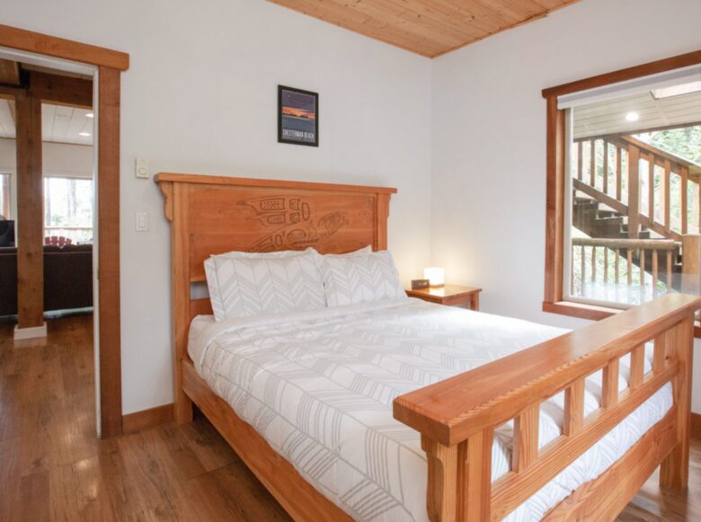 Rainforest Waterfront Gem on Jensen's Bay - Tofino, Canada