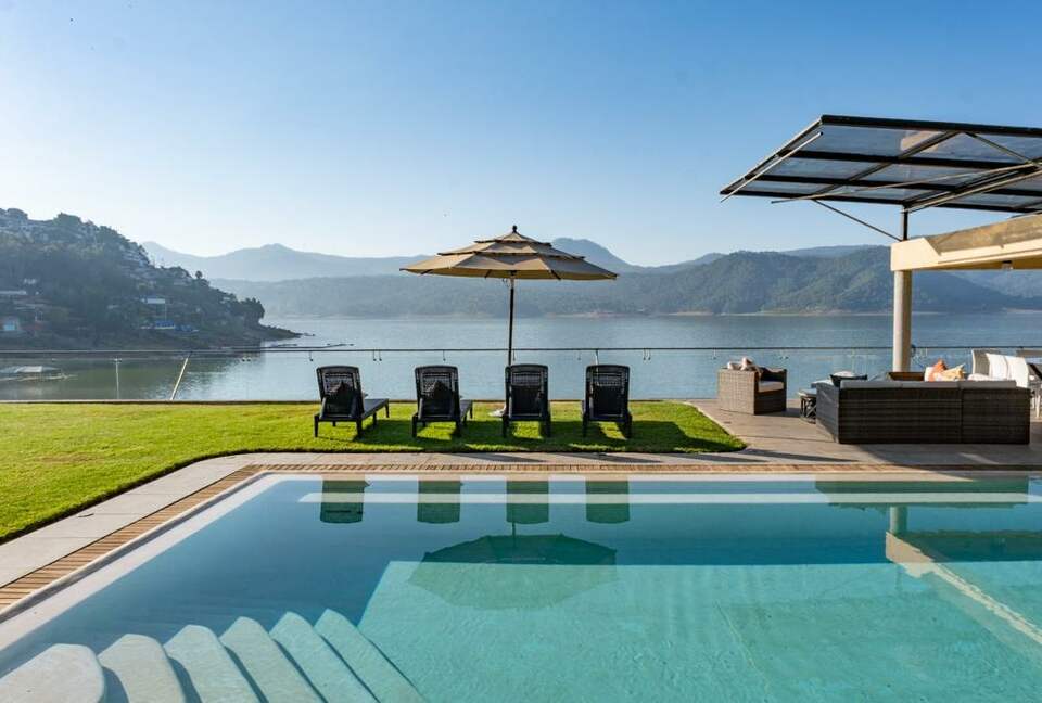 Stunning Modern Lakefront Getaway - Valle de Bravo, Mexico