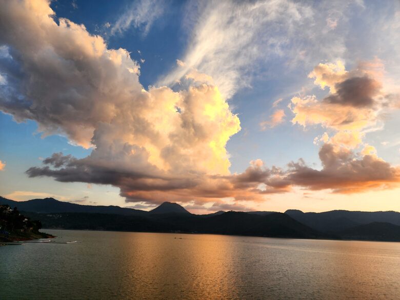 Stunning Modern Lakefront Getaway - Valle de Bravo, Mexico