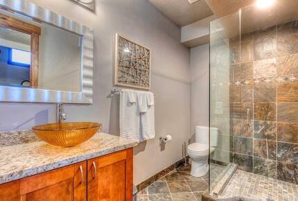 King Bedroom ensuite bath