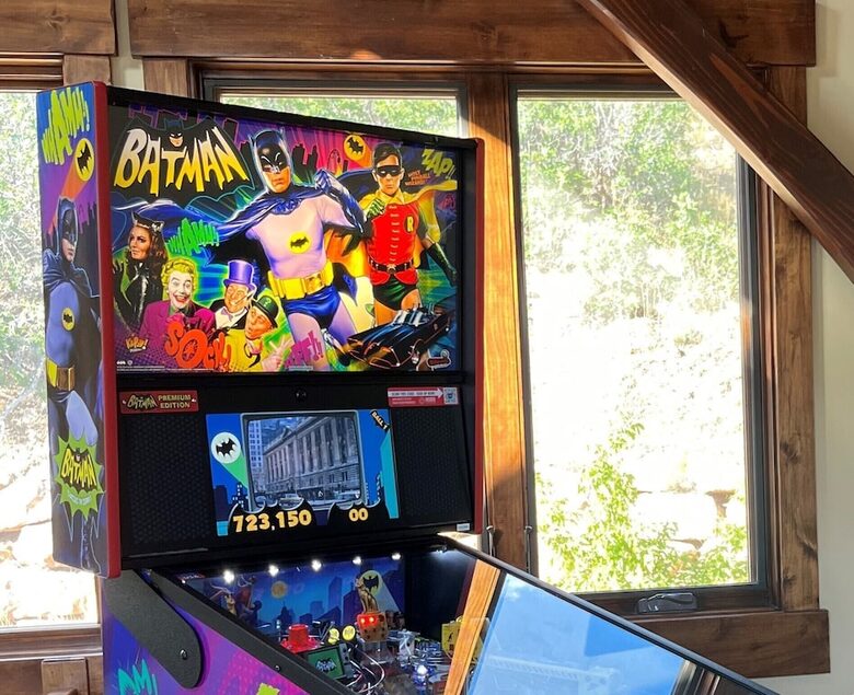 Batman 66 Pinball - plays clips from original Batman TV show