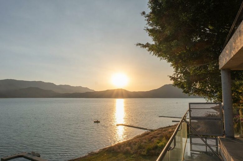 Stunning Modern Lakefront Getaway - Valle de Bravo, Mexico