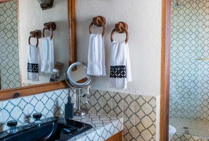 Stunning Modern Lakefront Getaway - Valle de Bravo, Mexico