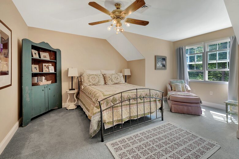 SECOND BEDROOM, QUEEN