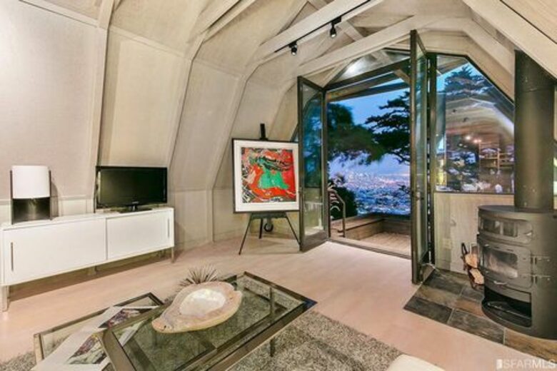 Architectural Gem Overlooking the Bay - San Francisco, California