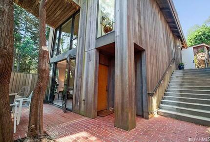 Architectural Gem Overlooking the Bay - San Francisco, California