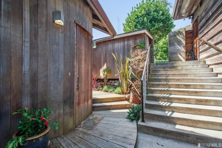 Architectural Gem Overlooking the Bay - San Francisco, California