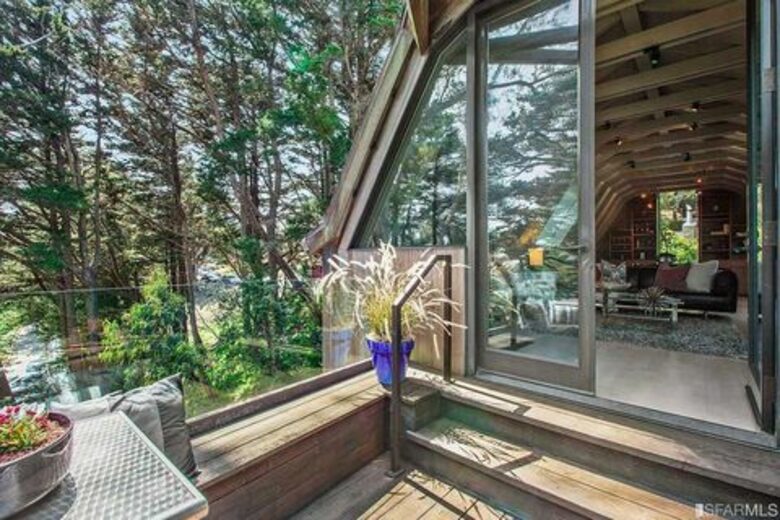 Architectural Gem Overlooking the Bay - San Francisco, California