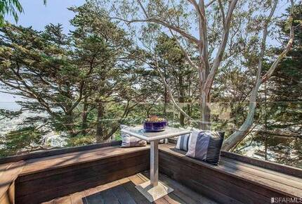 Architectural Gem Overlooking the Bay - San Francisco, California