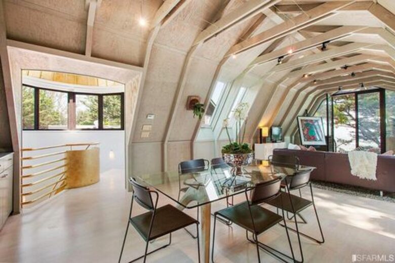 Architectural Gem Overlooking the Bay - San Francisco, California