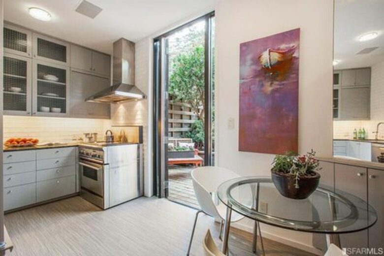 Architectural Gem Overlooking the Bay - San Francisco, California